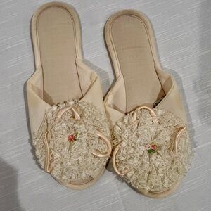 Vintage Mayde’s size 7 peep-toe boudoir slippers
